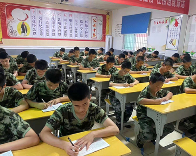 【绝佳】重庆前10叛逆孩子早恋全封闭特训教育名校