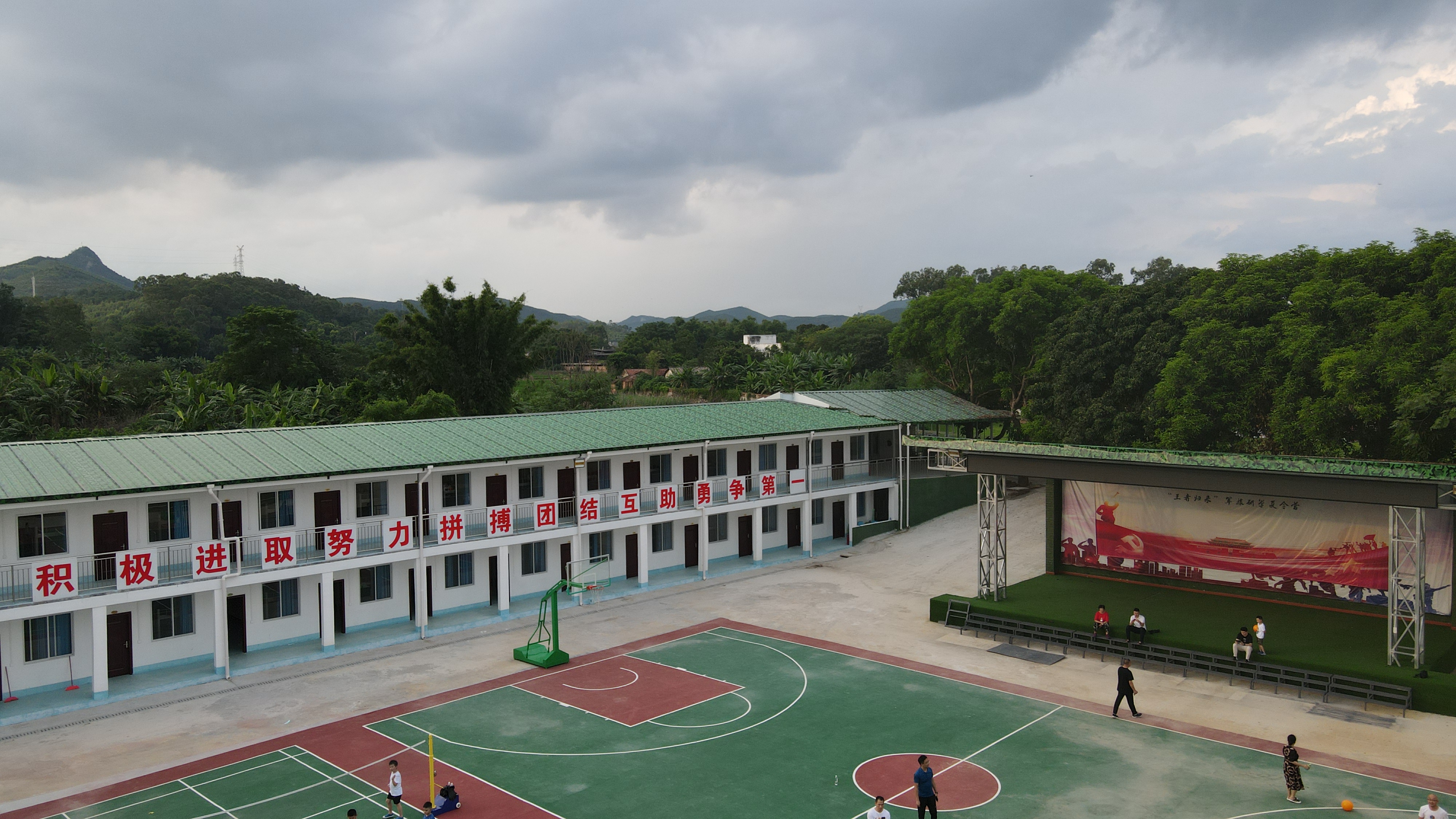 广西中邦华隆青少年素质教育--校园