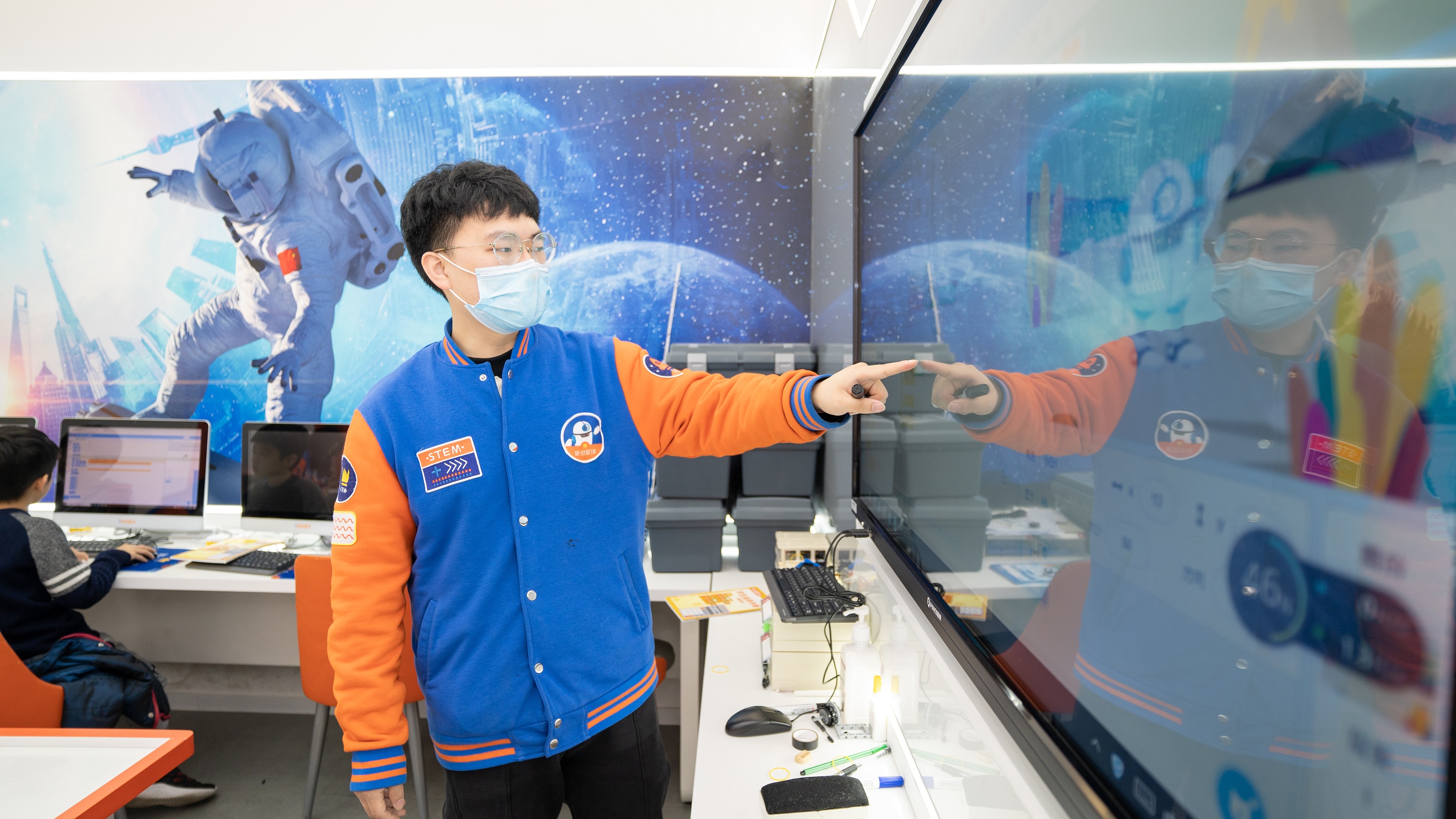 上海本地2025少儿Scratch编程课程培训机构-软硬件相结合1