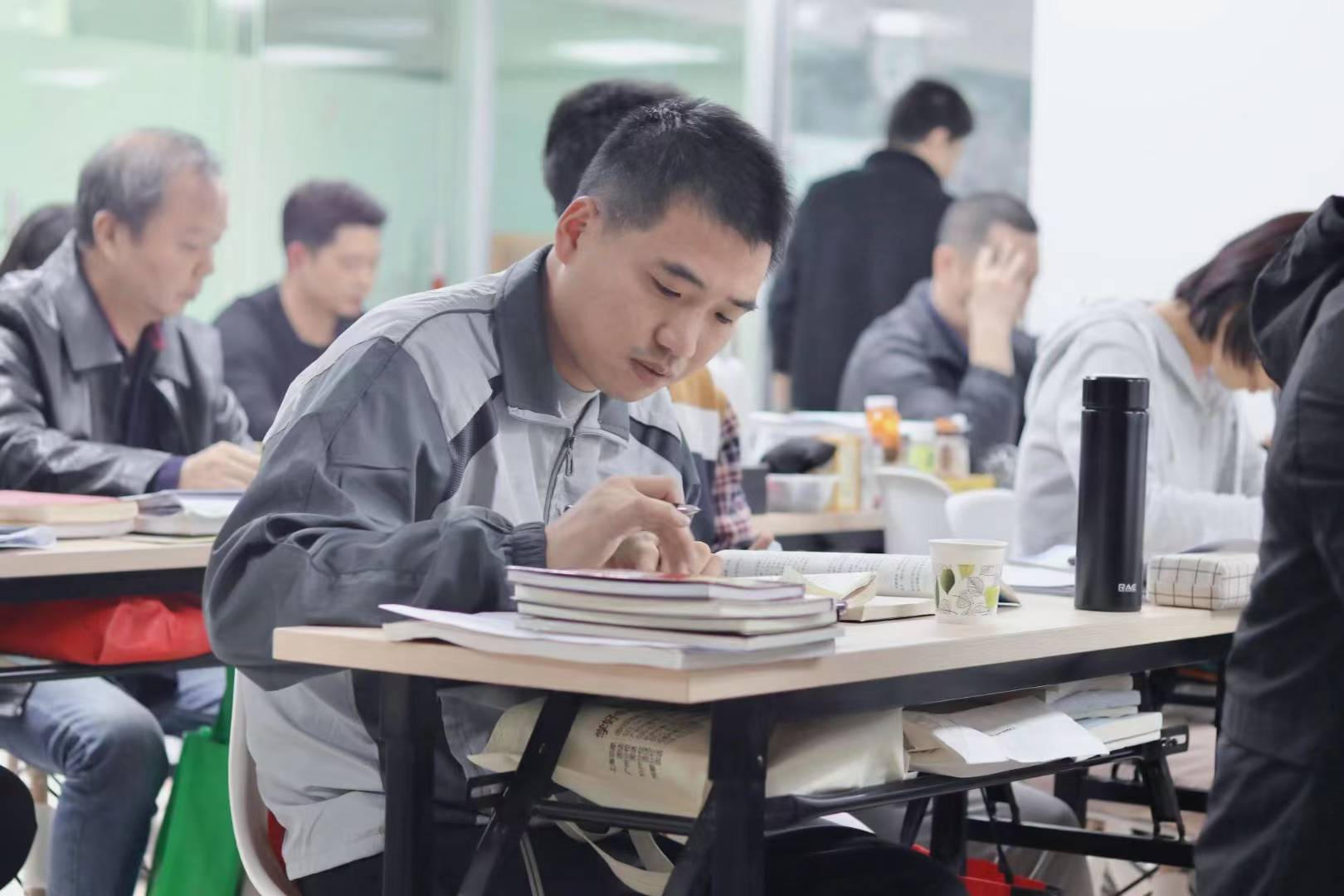 广州中医针灸推拿培训机构-中医针灸培训系统学习-按摩针灸