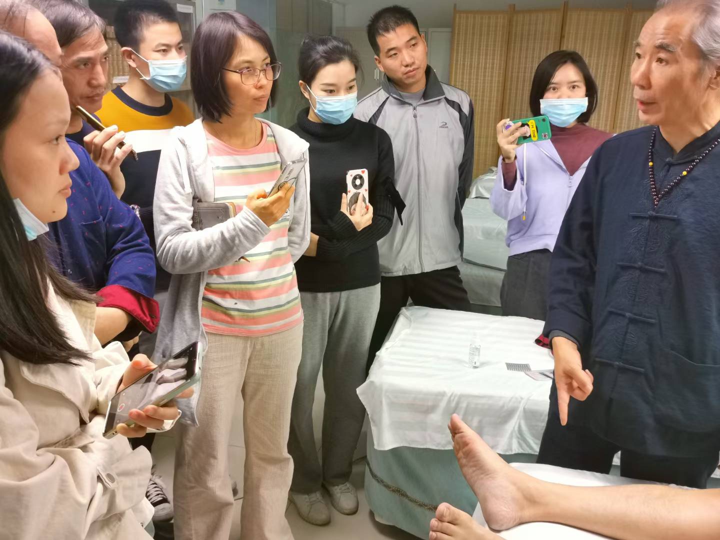 广州中医针灸理疗培训机构排名出炉-手把手教学